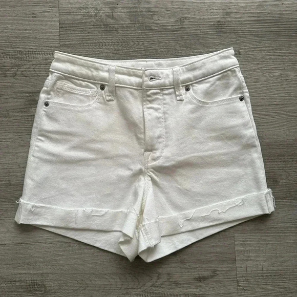 Good american shorts Sz 24 ☀️ 🌞 ⛅️ - Picture 1 of 5